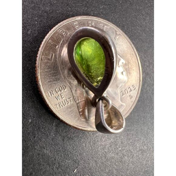 NEW Green tourmaline teardrop sterling silver pendant 1.74 grams - Picture 9 of 13